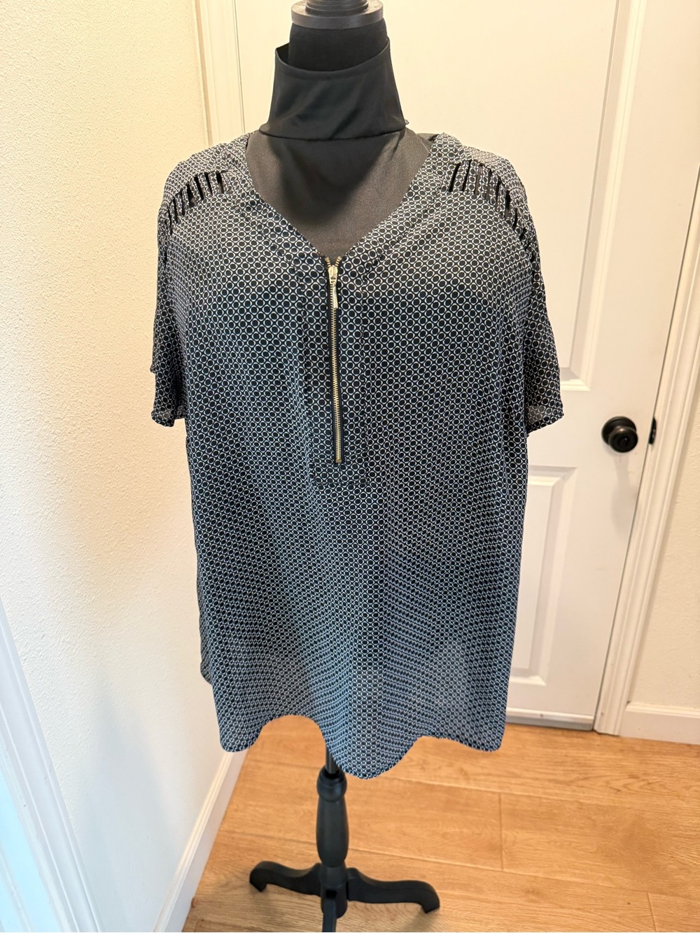 Worthington Women's Black & White Geometric Zip-Front Blouse